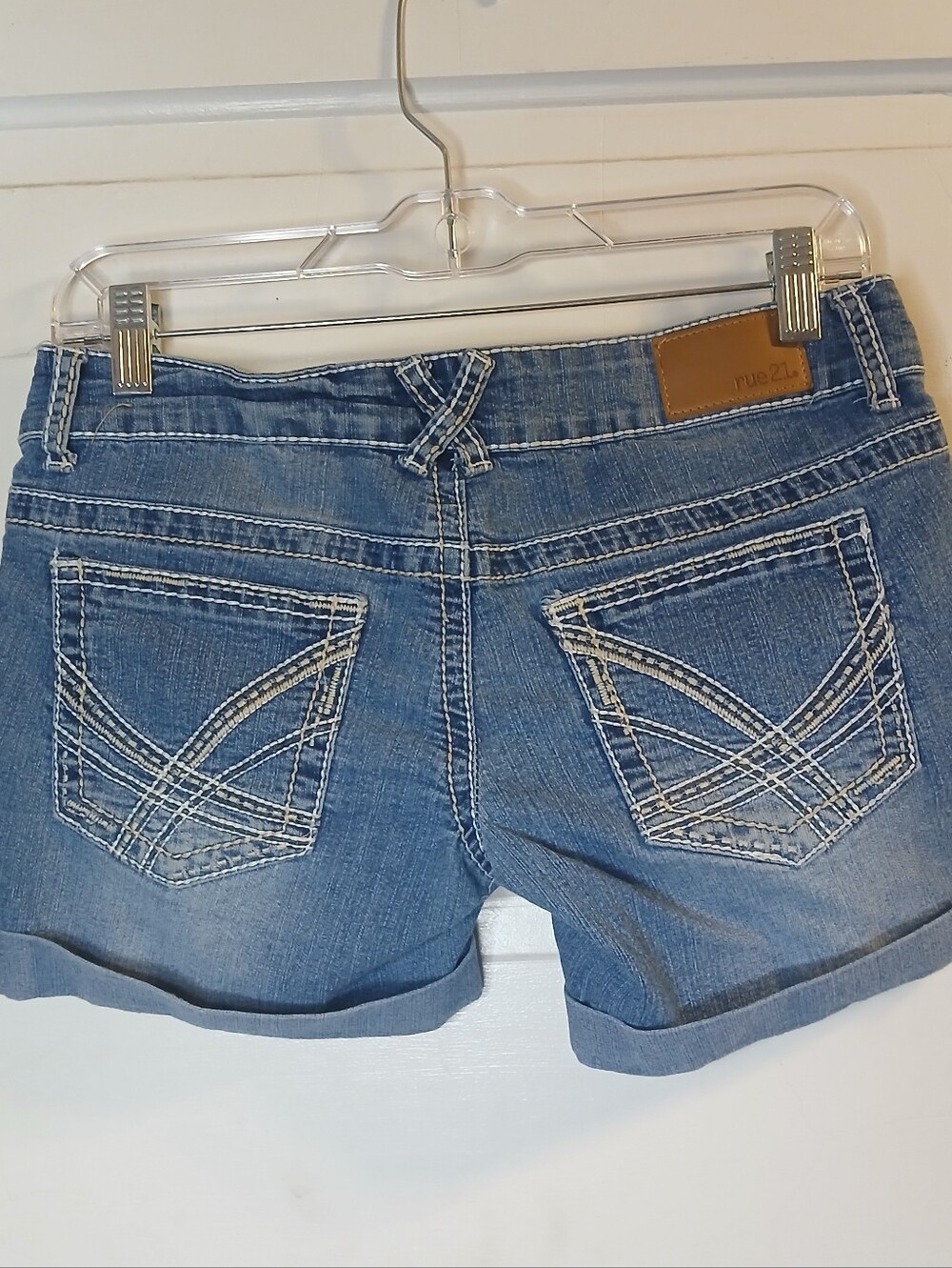 rue21 Denim Jean Shorts Women’s Size 3/4 Low Rise Cuffed Embroidered Pocket Y2K